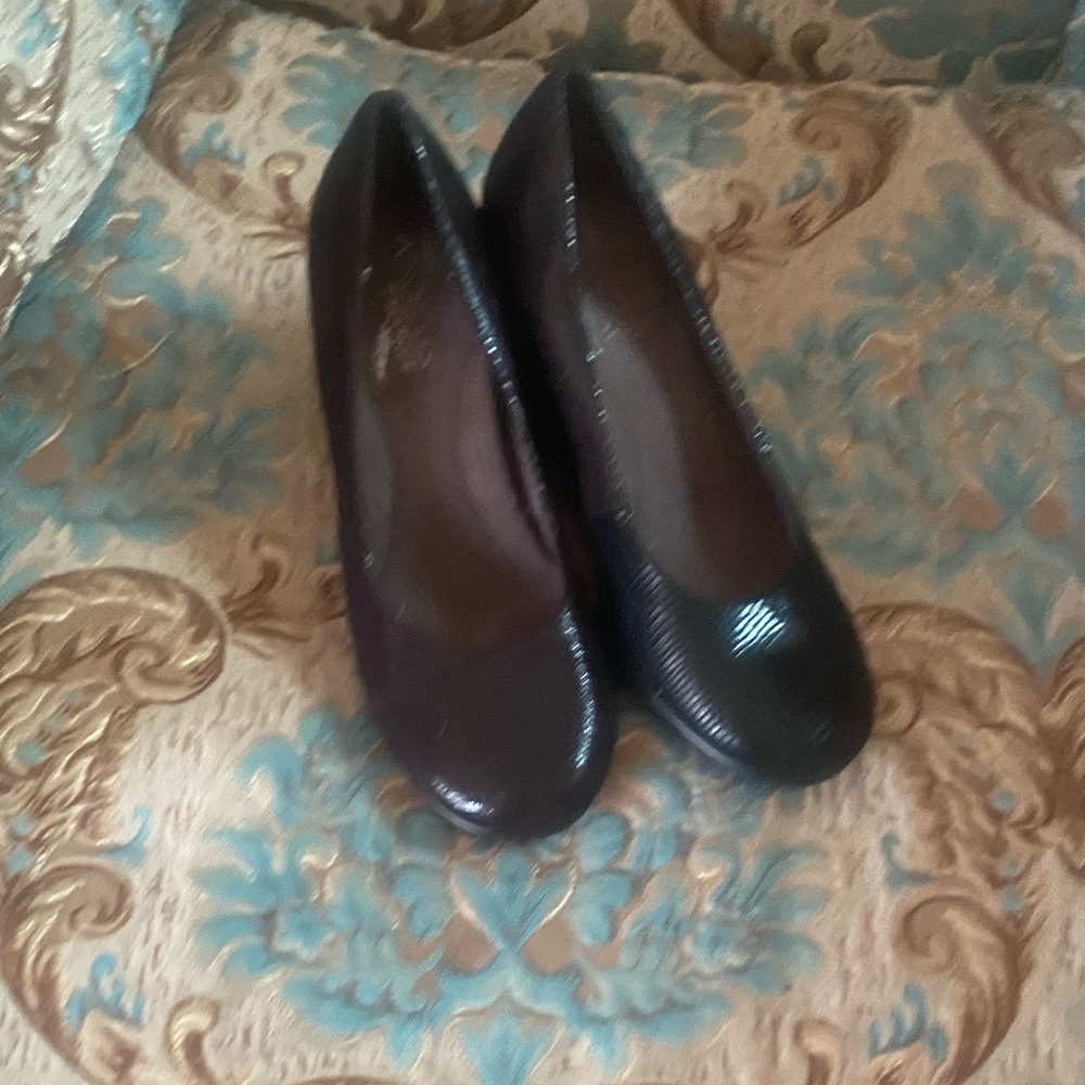 Aerosoles black textured wedges